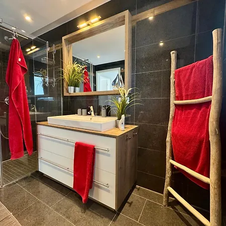 Aquamarin Ostseetraumsuite 12 *