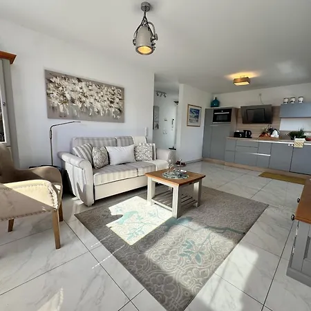 Aquamarin Ostseetraumsuite 12 *