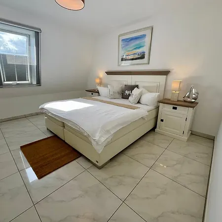 Aquamarin Ostseetraumsuite 12 *
