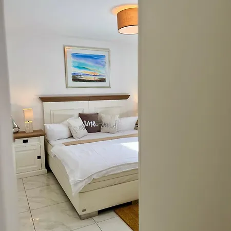 Aquamarin Ostseetraumsuite 12 *